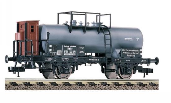 Tank car 'I.G. Farbenindustrie Aktiengesellschaft Bitterfeld' with brakeman?s cabin in service<br /><a href='images/pictures/Fleischmann/5440.jpg' target='_blank'>Full size image</a>